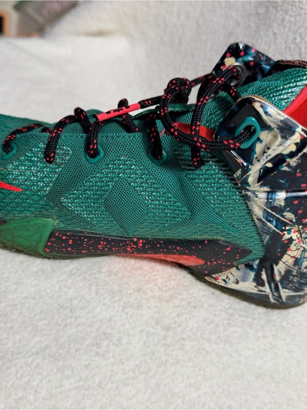 Nike LeBron 12 GS Christmas Emerald Green Basketball Shoes Size 7Y
